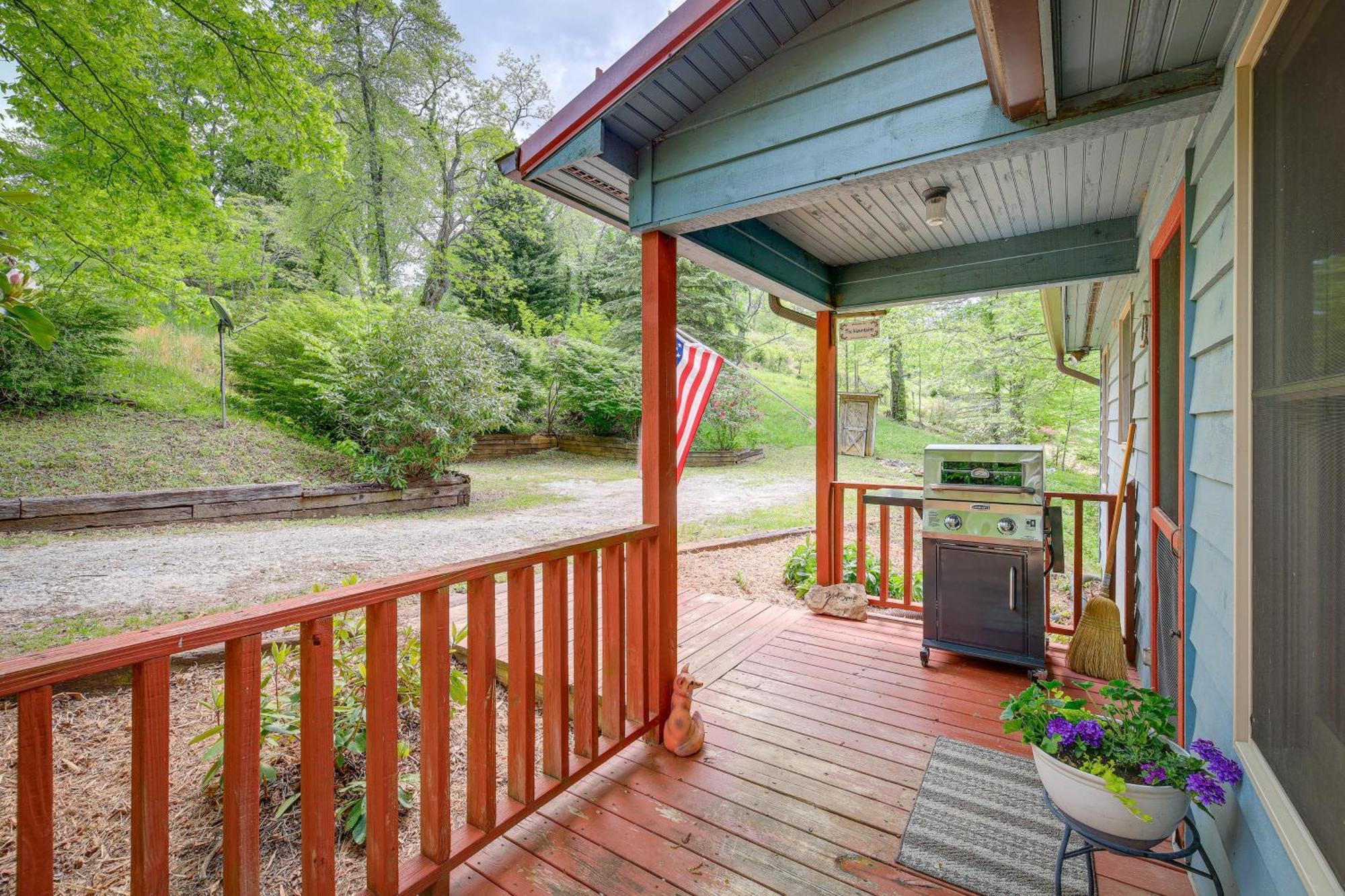 Quaint Blue Ridge Cabin Rental With On-Site Stream! Sparta Eksteriør bilde
