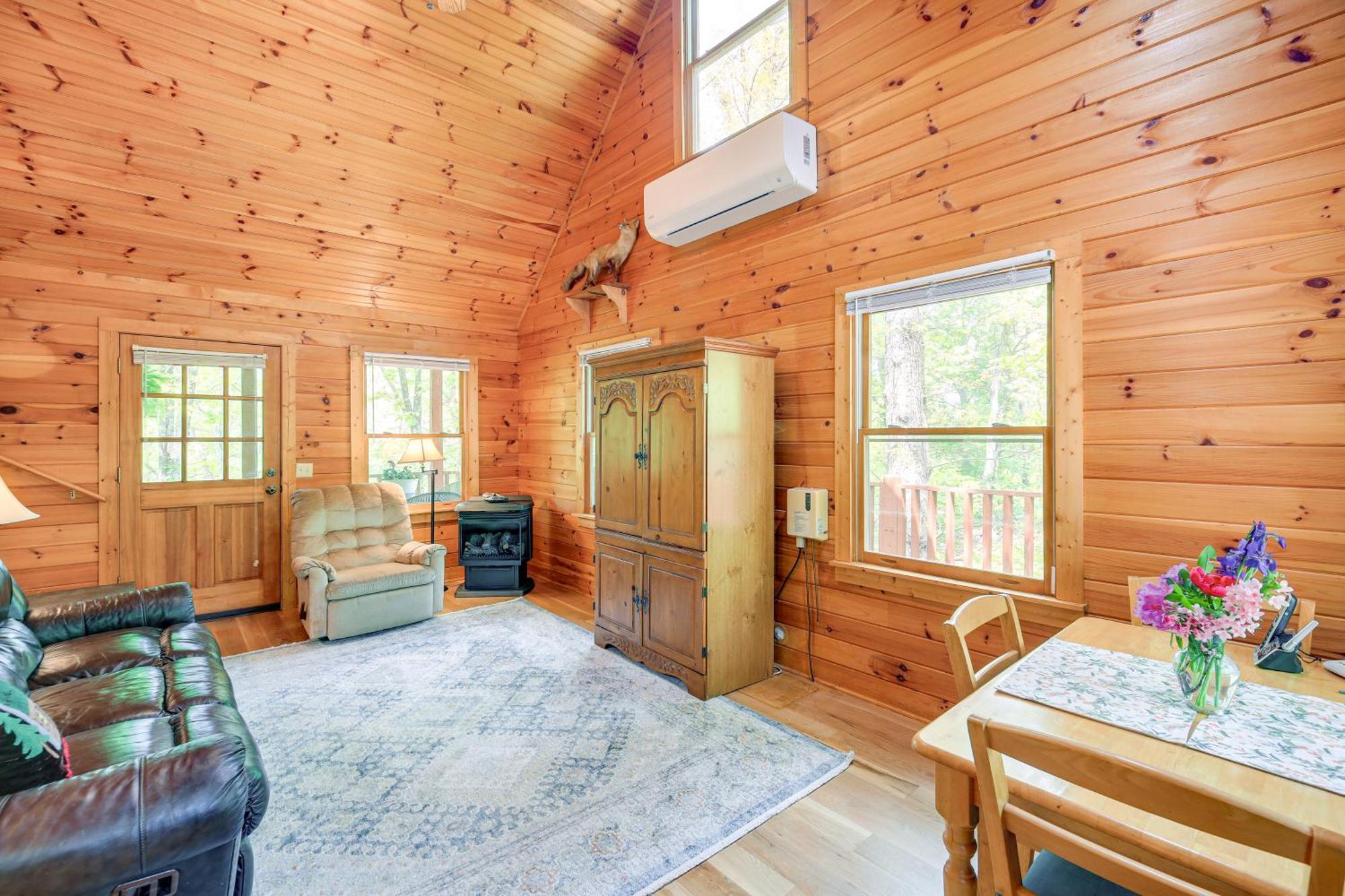 Quaint Blue Ridge Cabin Rental With On-Site Stream! Sparta Eksteriør bilde