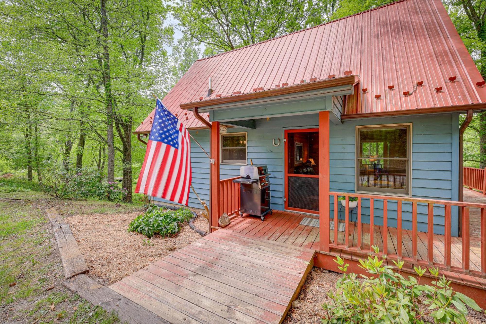 Quaint Blue Ridge Cabin Rental With On-Site Stream! Sparta Eksteriør bilde