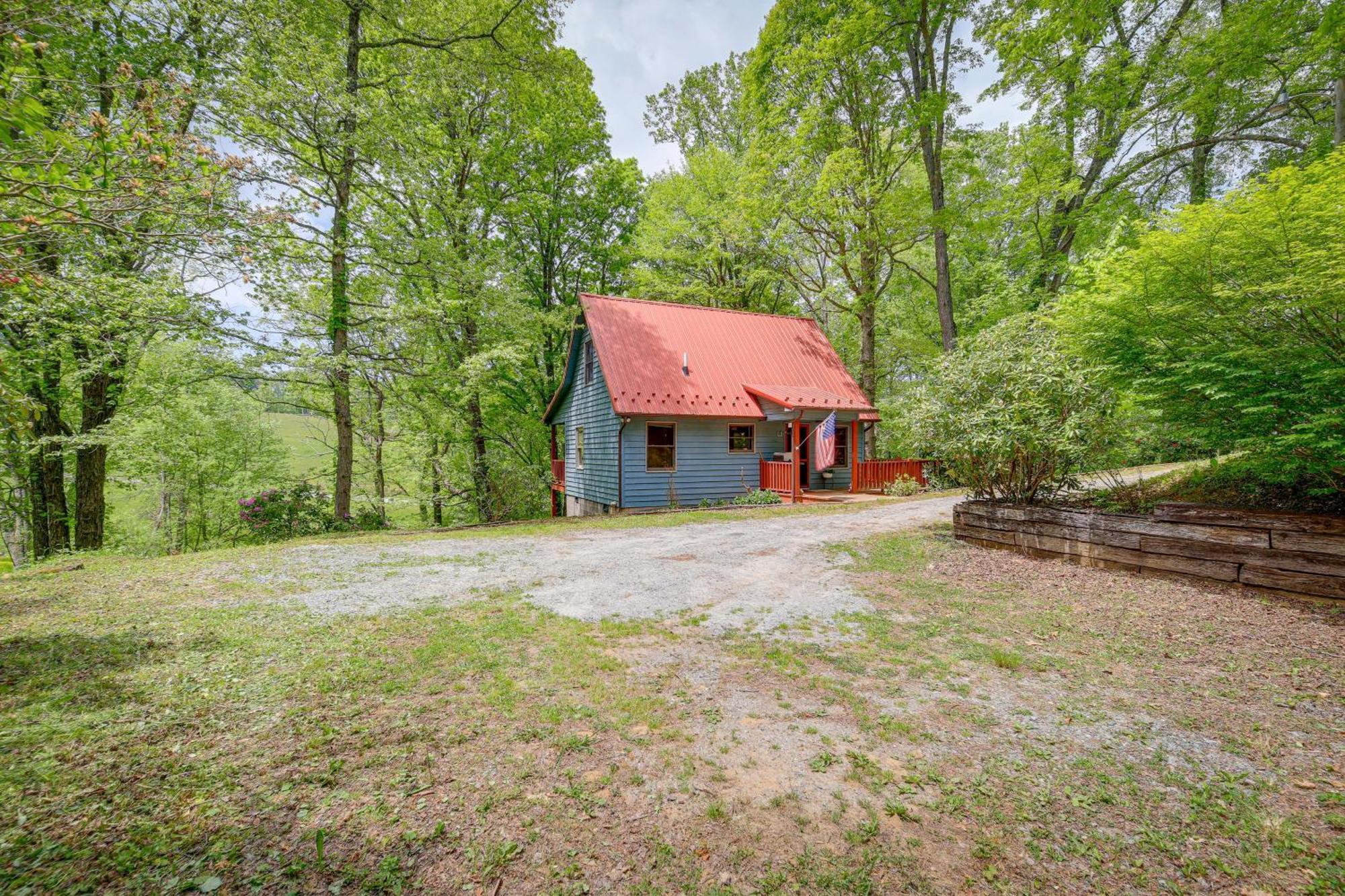Quaint Blue Ridge Cabin Rental With On-Site Stream! Sparta Eksteriør bilde