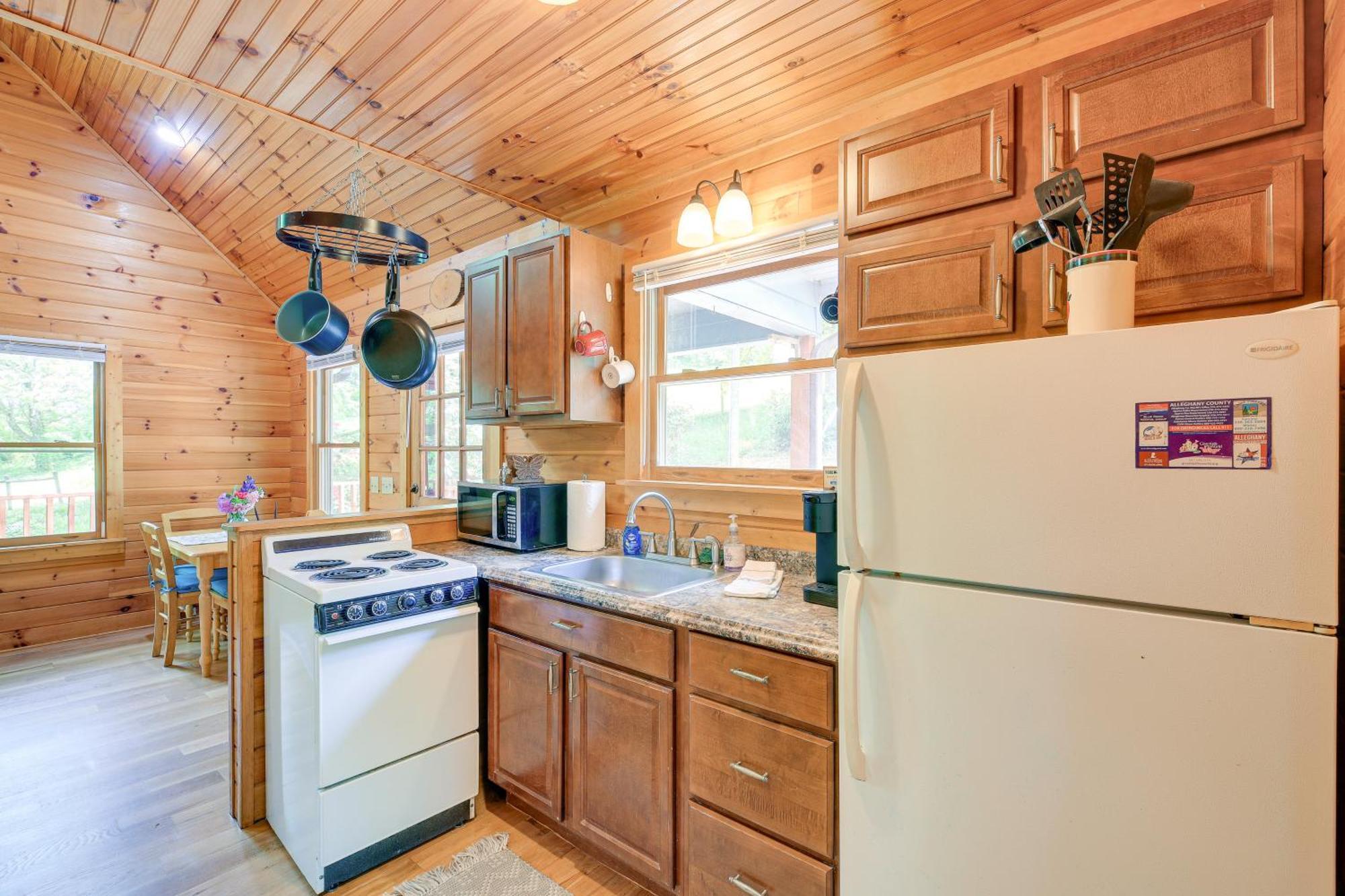 Quaint Blue Ridge Cabin Rental With On-Site Stream! Sparta Eksteriør bilde