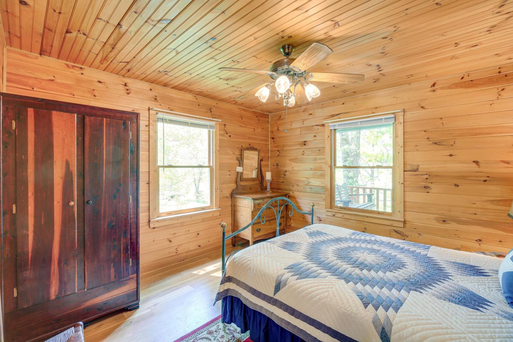 Quaint Blue Ridge Cabin Rental With On-Site Stream! Sparta Eksteriør bilde