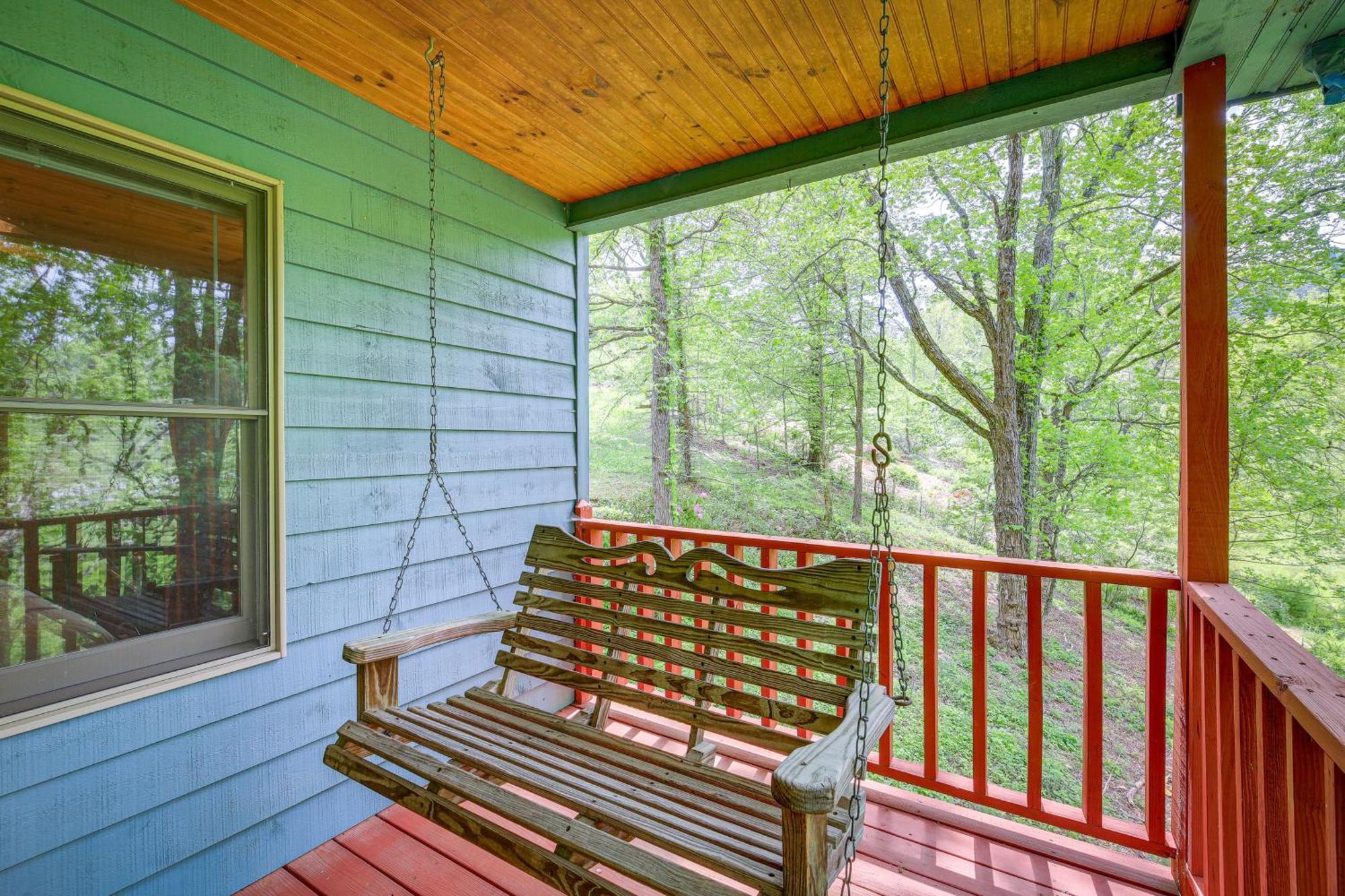 Quaint Blue Ridge Cabin Rental With On-Site Stream! Sparta Eksteriør bilde