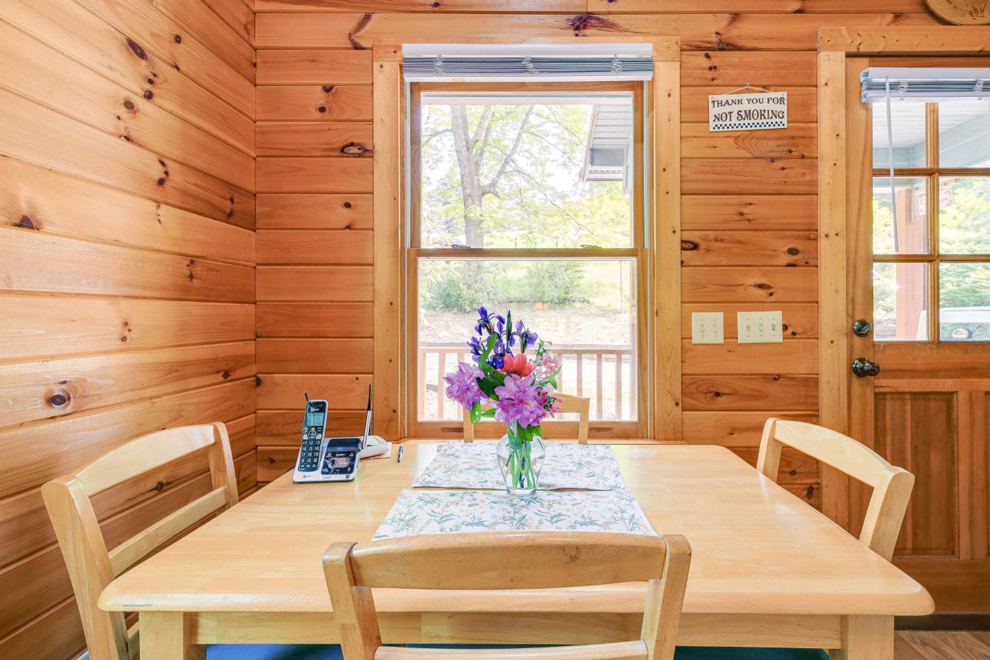 Quaint Blue Ridge Cabin Rental With On-Site Stream! Sparta Eksteriør bilde