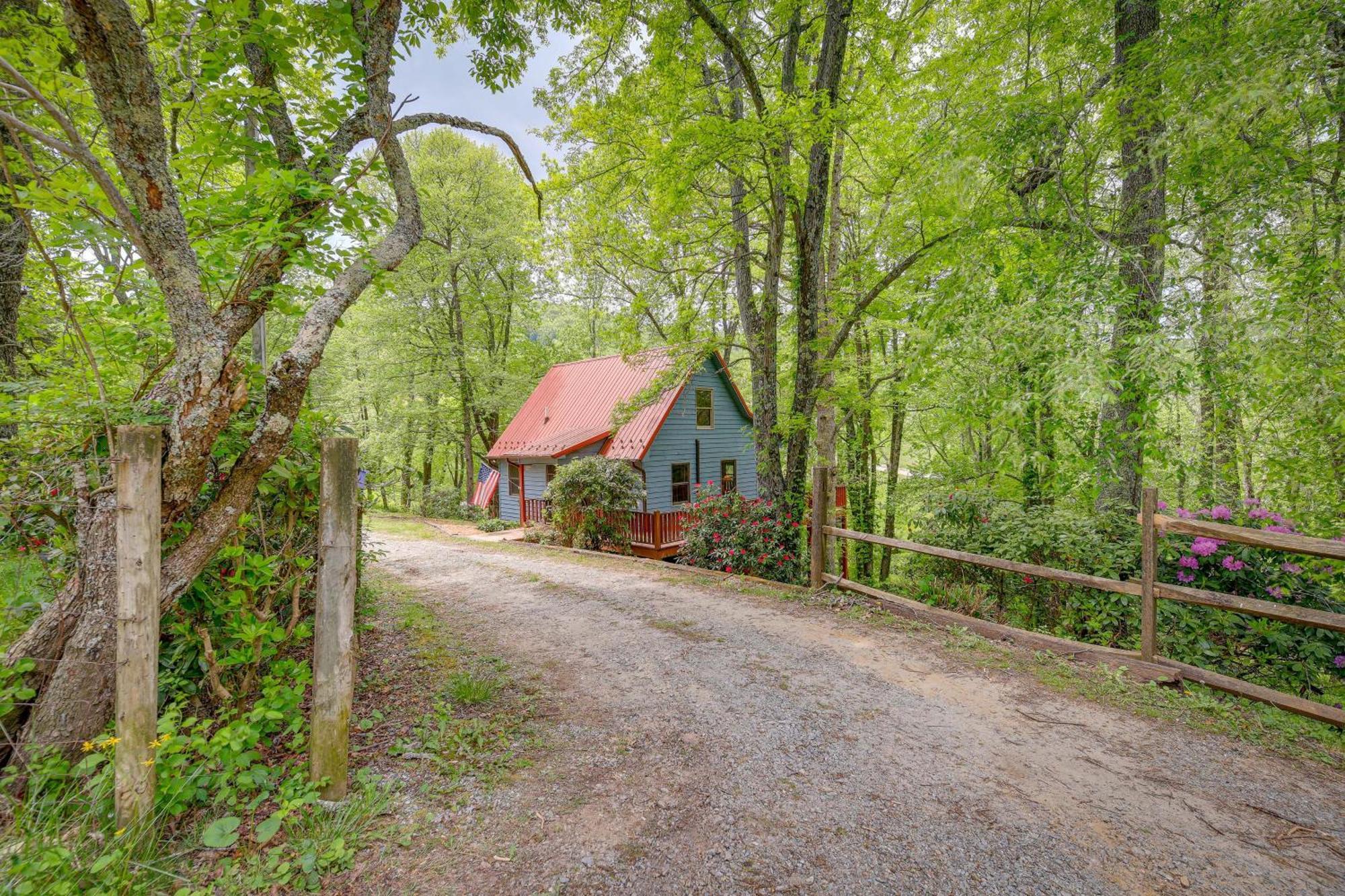 Quaint Blue Ridge Cabin Rental With On-Site Stream! Sparta Eksteriør bilde